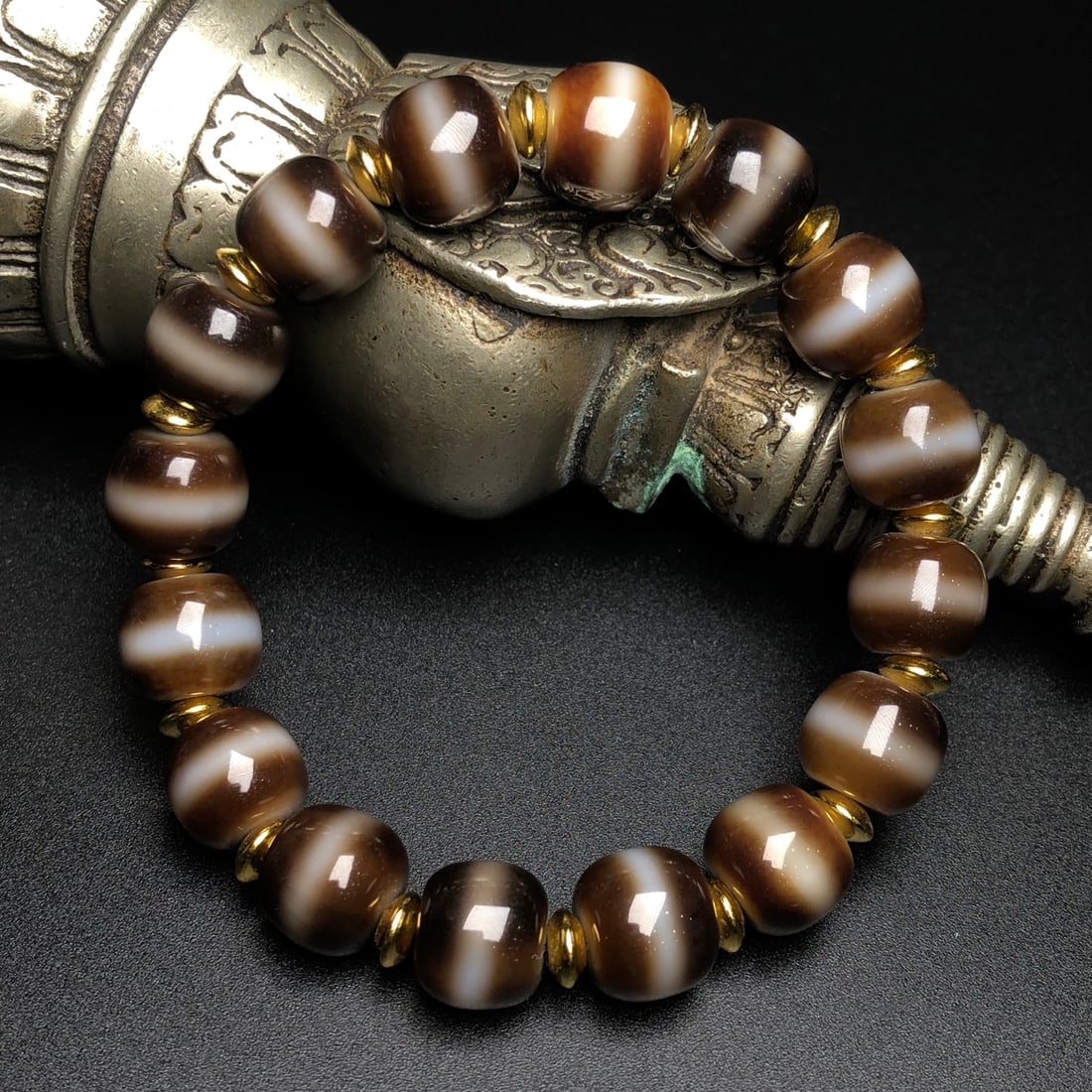 An Exquisite Agate Bracelets: An Exquisite Agate Bracelets,Size:11mmx9mm 玛瑙手串