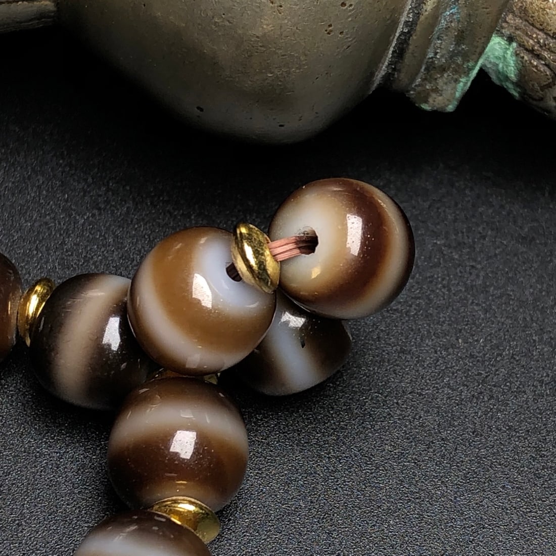 An Exquisite Agate Bracelets - 8