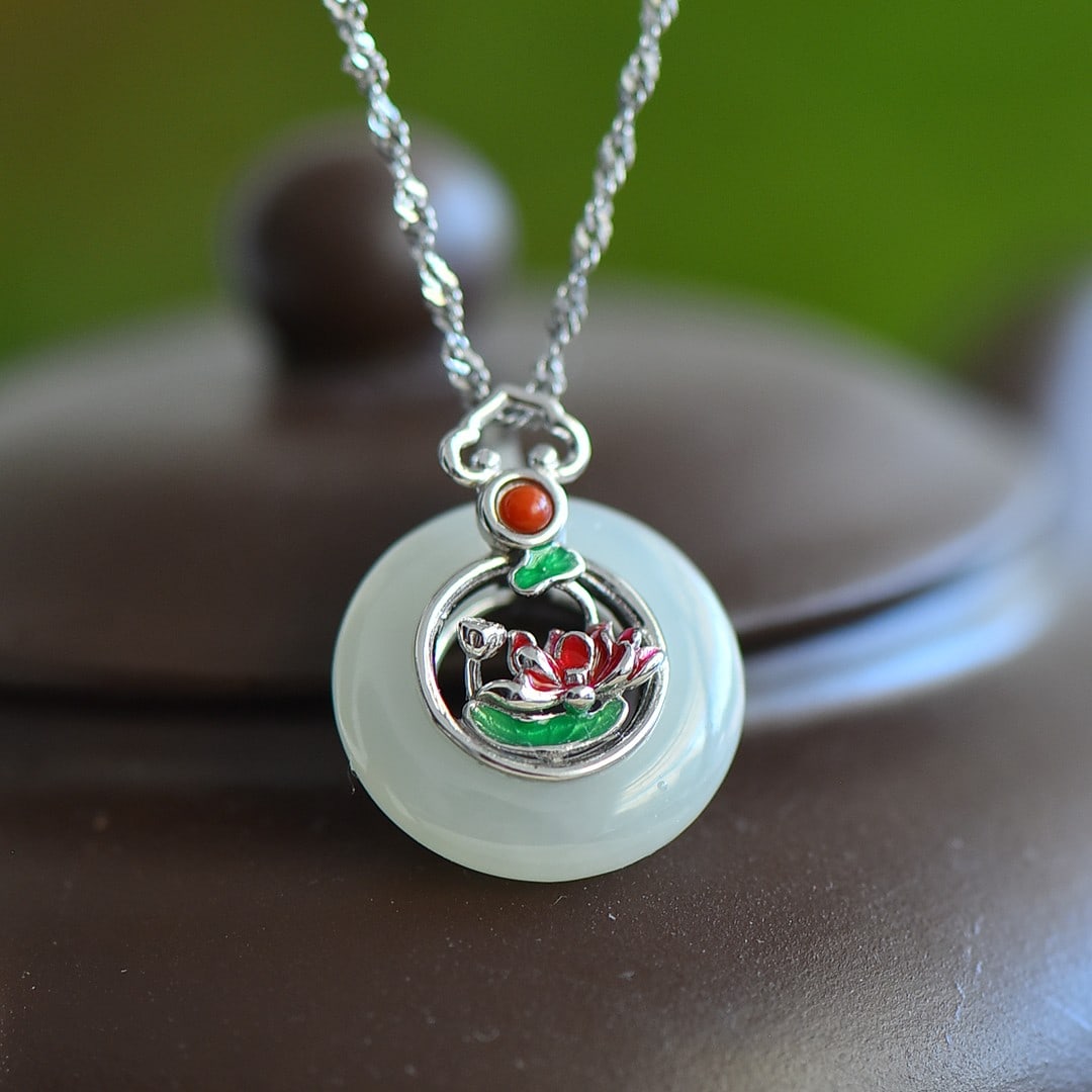 An Exquisite Sterling Silver Inlaid White Jade Pendant: An Exquisite Sterling Silver Inlaid White Jade Pendant,Size:16mmx16mm 纯银镶白玉吊坠