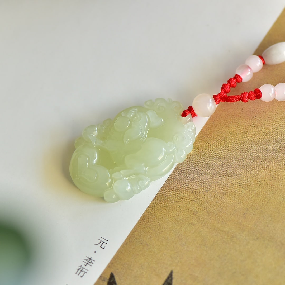 An Exquisite White Jade Pig Pattern Pendant - 2