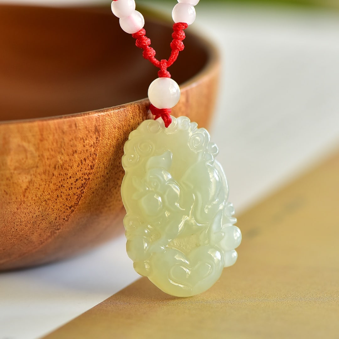 An Exquisite White Jade Pig Pattern Pendant - 3