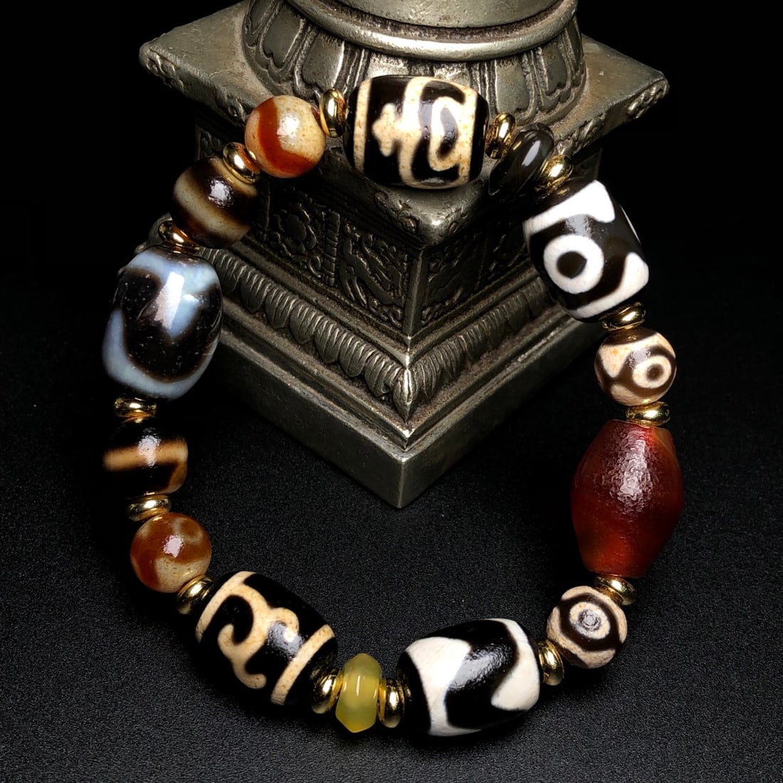 An Exquisite Dzi Bead Bracelets - 2