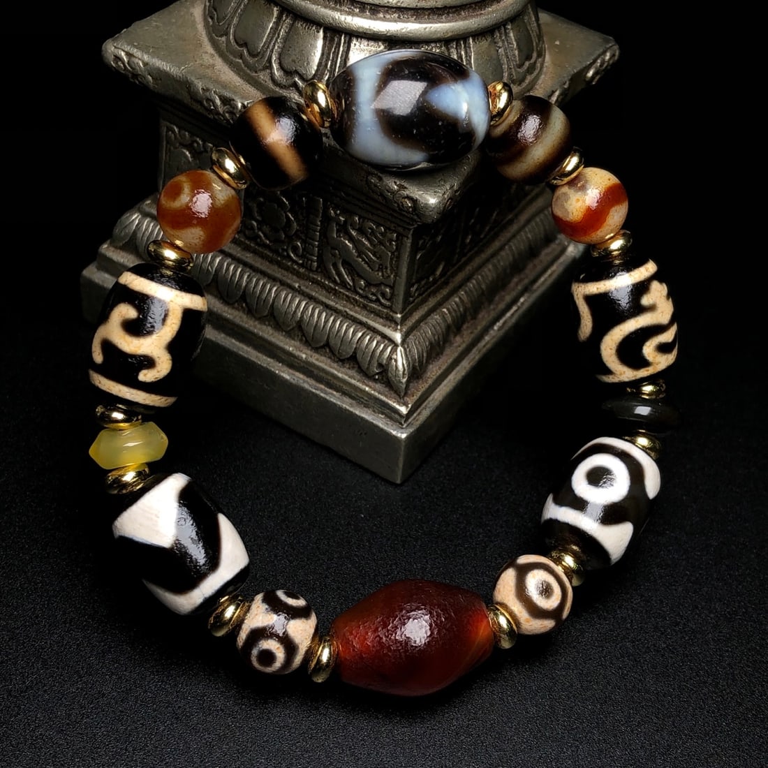 An Exquisite Dzi Bead Bracelets - 7
