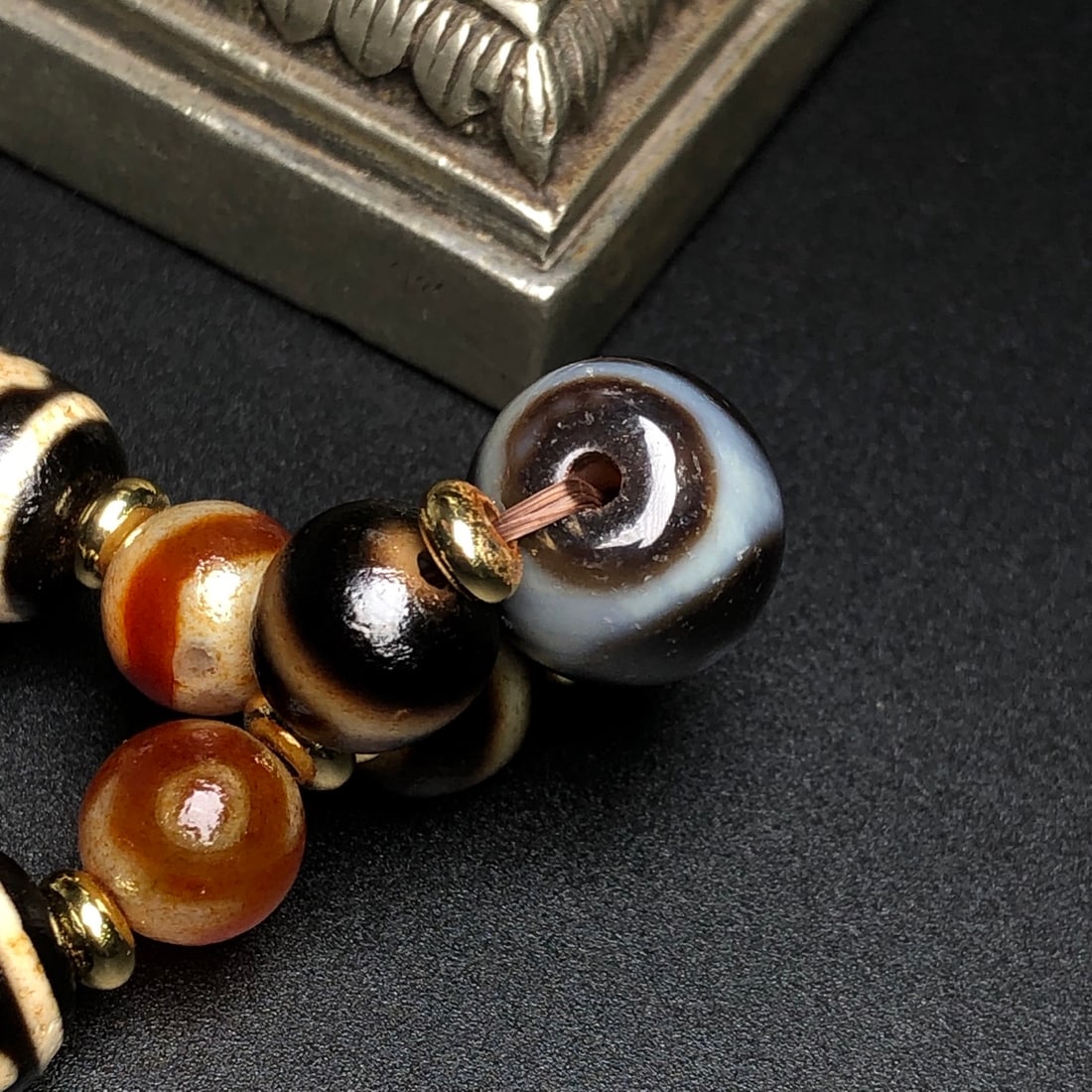 An Exquisite Dzi Bead Bracelets - 8