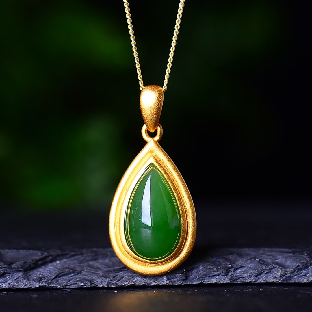 An Exquisite Sterling Silver-Gold Plated Inlaid Jasper Pendant: An Exquisite Sterling Silver-Gold Plated Inlaid Jasper Pendant,Size:8mmx14mm 纯银镀金镶碧玉吊坠