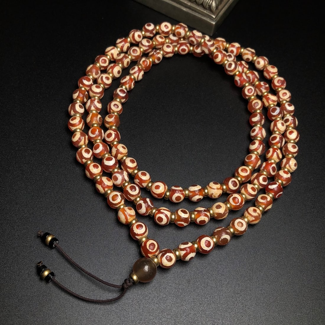 An Exquisite Dzi Bead Necklace: An Exquisite Dzi Bead Necklace,Size:8mm 天珠项链