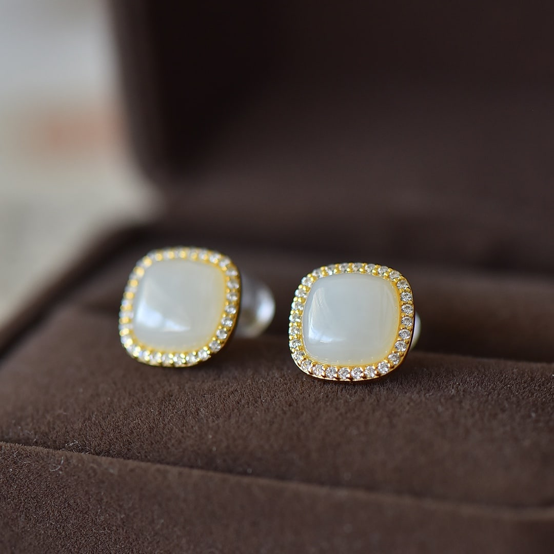 A Pair of Exquisite Sterling Silver-Gold Plated Inlaid White Jade Earrings: A Pair of Exquisite Sterling Silver-Gold Plated Inlaid White Jade Earrings,Size:8mmx8mm 一对纯银镀金镶白玉耳环