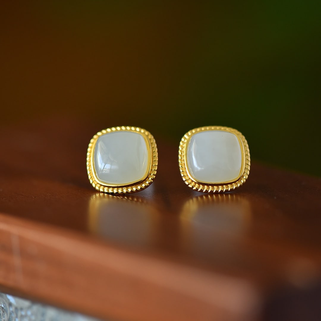 A Pair of Exquisite Sterling Silver-Gold Plated Inlaid White Jade Earrings: A Pair of Exquisite Sterling Silver-Gold Plated Inlaid White Jade Earrings,Size:8mmx8mm 一对纯银镀金镶白玉耳环