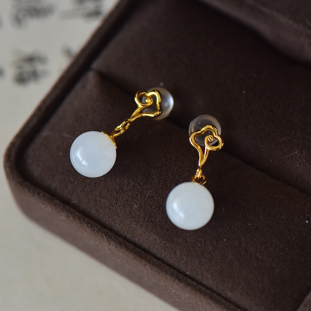 A Pair of Exquisite Sterling Silver-Gold Plated Inlaid White Jade Earrings: A Pair of Exquisite Sterling Silver-Gold Plated Inlaid White Jade Earrings,Size:8mmx8mm 一对纯银镀金镶白玉耳环