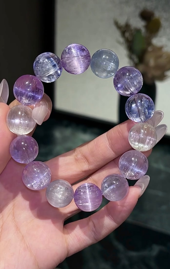 An Exquisite Crystal Bracelets: An Exquisite Crystal Bracelets,Size:15.5mm,Weight:86.8g 水晶手串