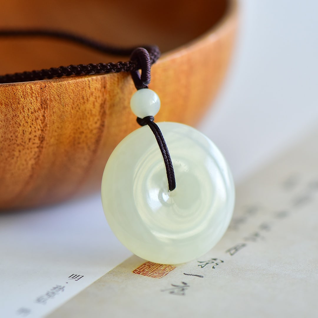 An Exquisite Greenish Jade Pendant: An Exquisite Greenish Jade Pendant,Size:26mmx29mm 寓意:吉祥平安扣,玉脂白润,无裂无纹 