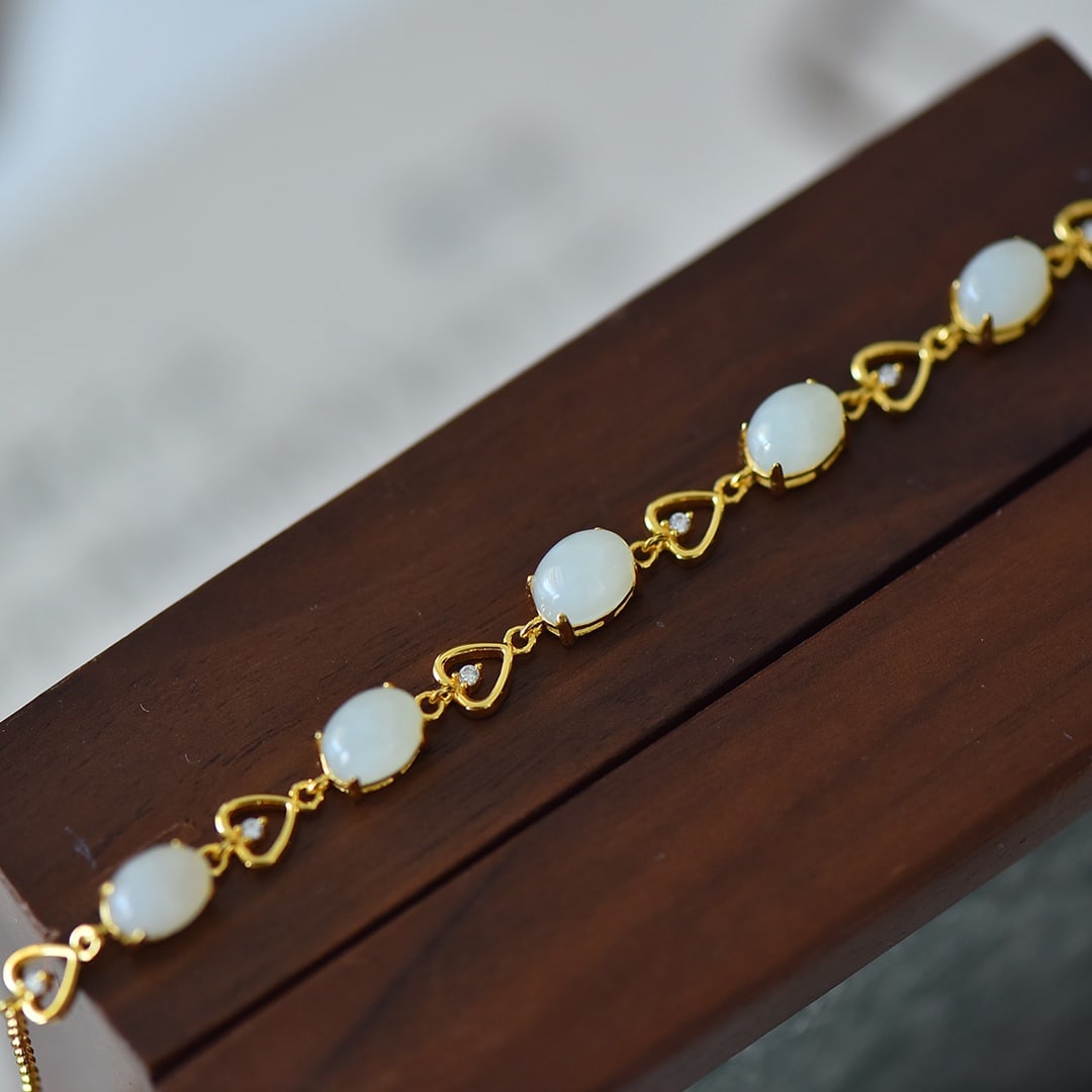 An Exquisite Sterling Silver-Gold Plated Inlaid White Jade Bracelet: An Exquisite Sterling Silver-Gold Plated Inlaid White Jade Bracelet,Size:6mmx8mm 纯银镀金镶白玉手链