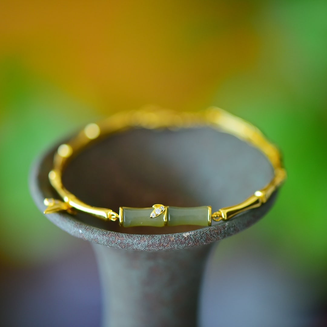 An Exquisite Sterling Silver-Gold Plated Inlaid Jasper Bracelet: An Exquisite Sterling Silver-Gold Plated Inlaid Jasper Bracelet,Size:5mmx10mm 纯银镀金镶碧玉手链