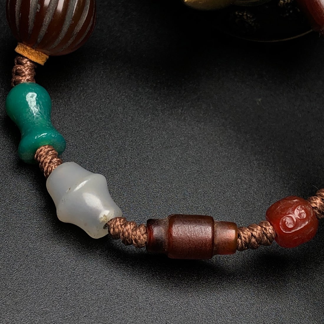 An Exquisite Agate Bracelets - 8