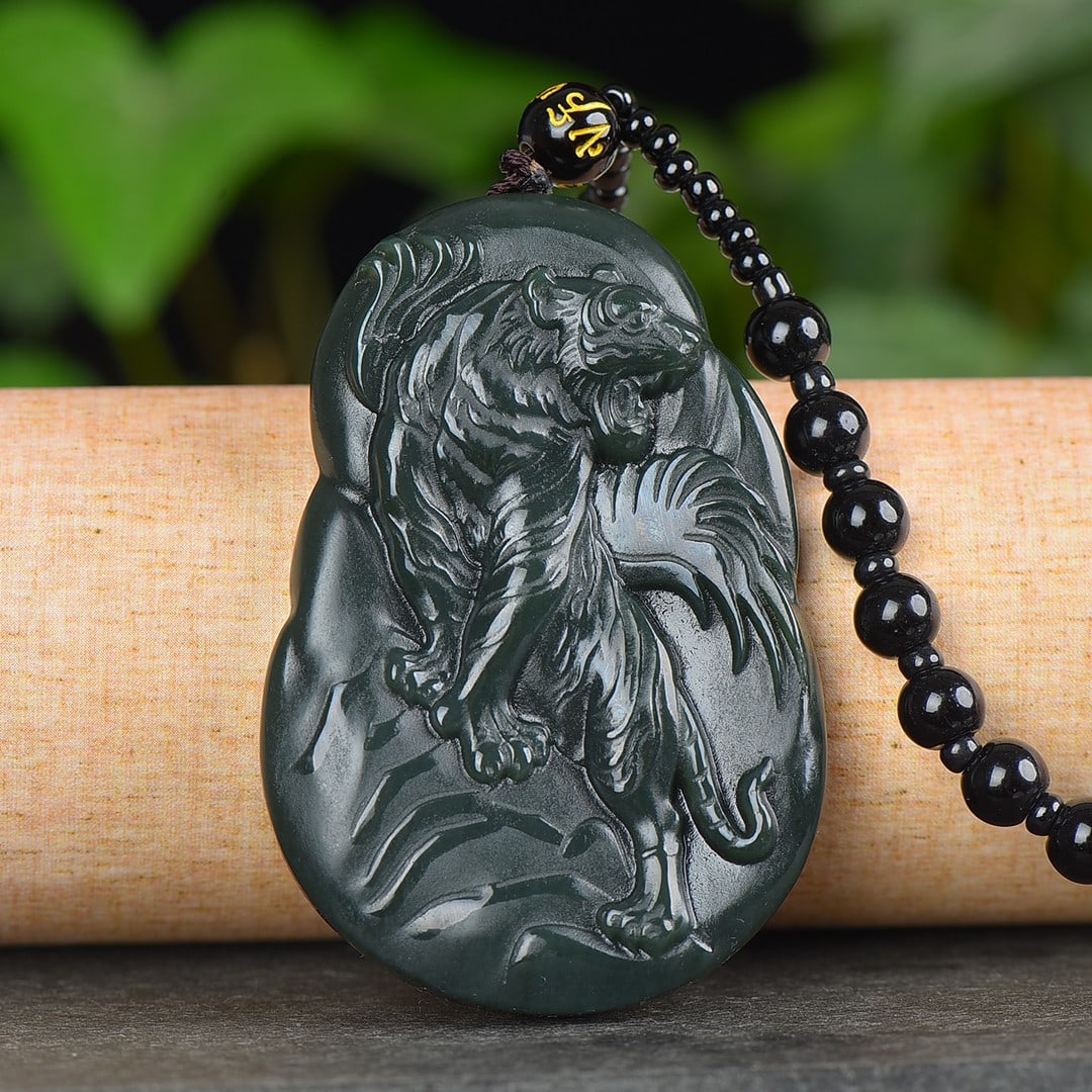 An Exquisite Sapphire Tiger Pattern Pendant - 4