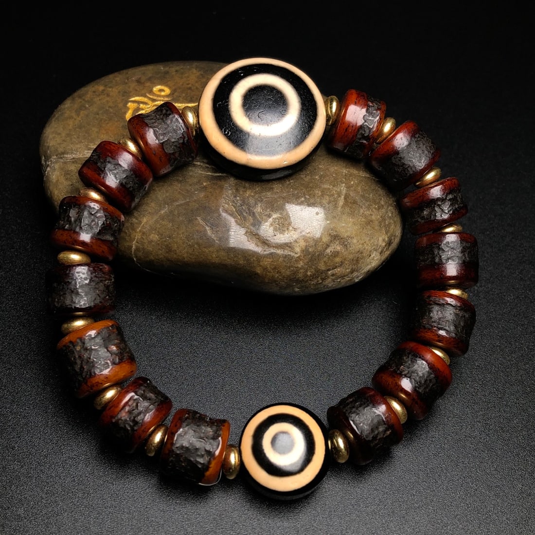An Exquisite Dzi Bead Bracelets: An Exquisite Dzi Bead Bracelets,Size:12mmx10mm,25mmx10mm,16mmx10mm 天珠手串