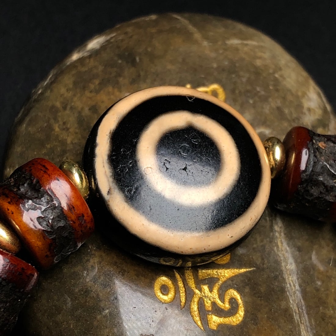 An Exquisite Dzi Bead Bracelets - 6