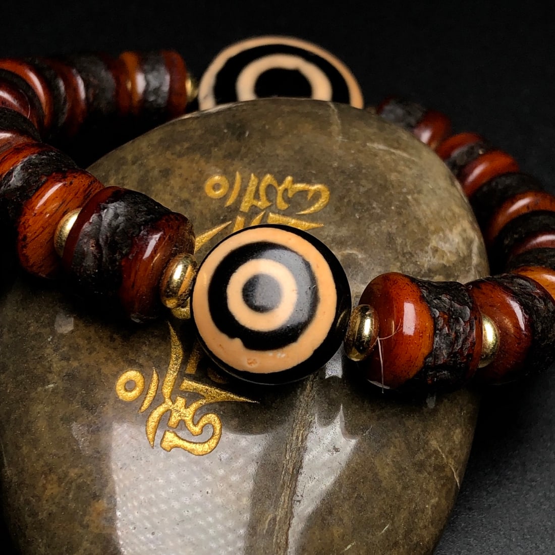 An Exquisite Dzi Bead Bracelets - 7