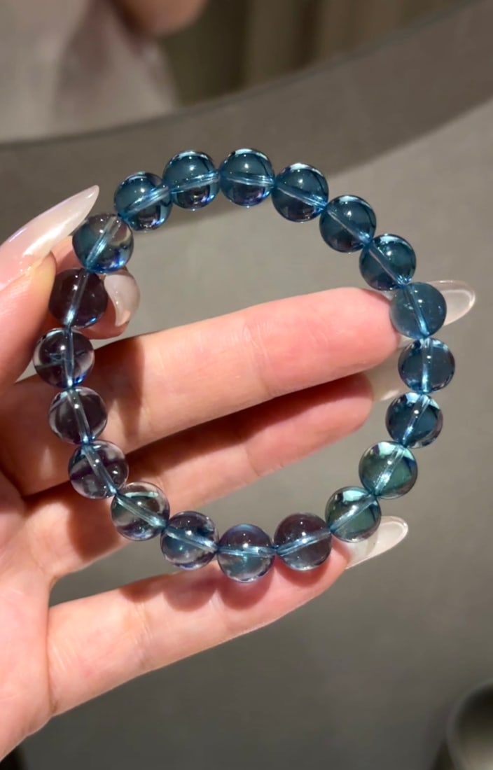 An Exquisite Aquamarine Bracelets: An Exquisite Aquamarine Bracelets,Size:9.6mm,Weight:25.2g 海蓝宝手串