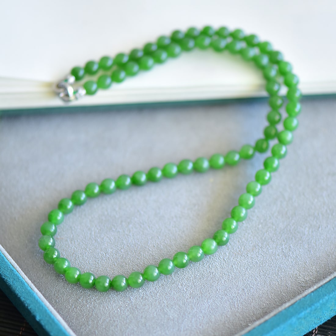 An Exquisite Jasper Necklace: An Exquisite Jasper Necklace,Size:6mm 碧玉项链