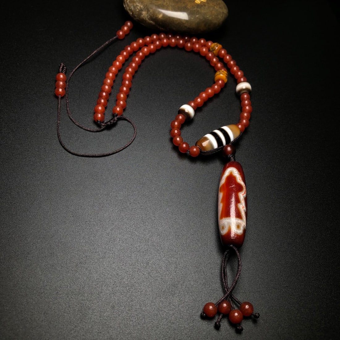 An Exquisite Agate Necklace - 4