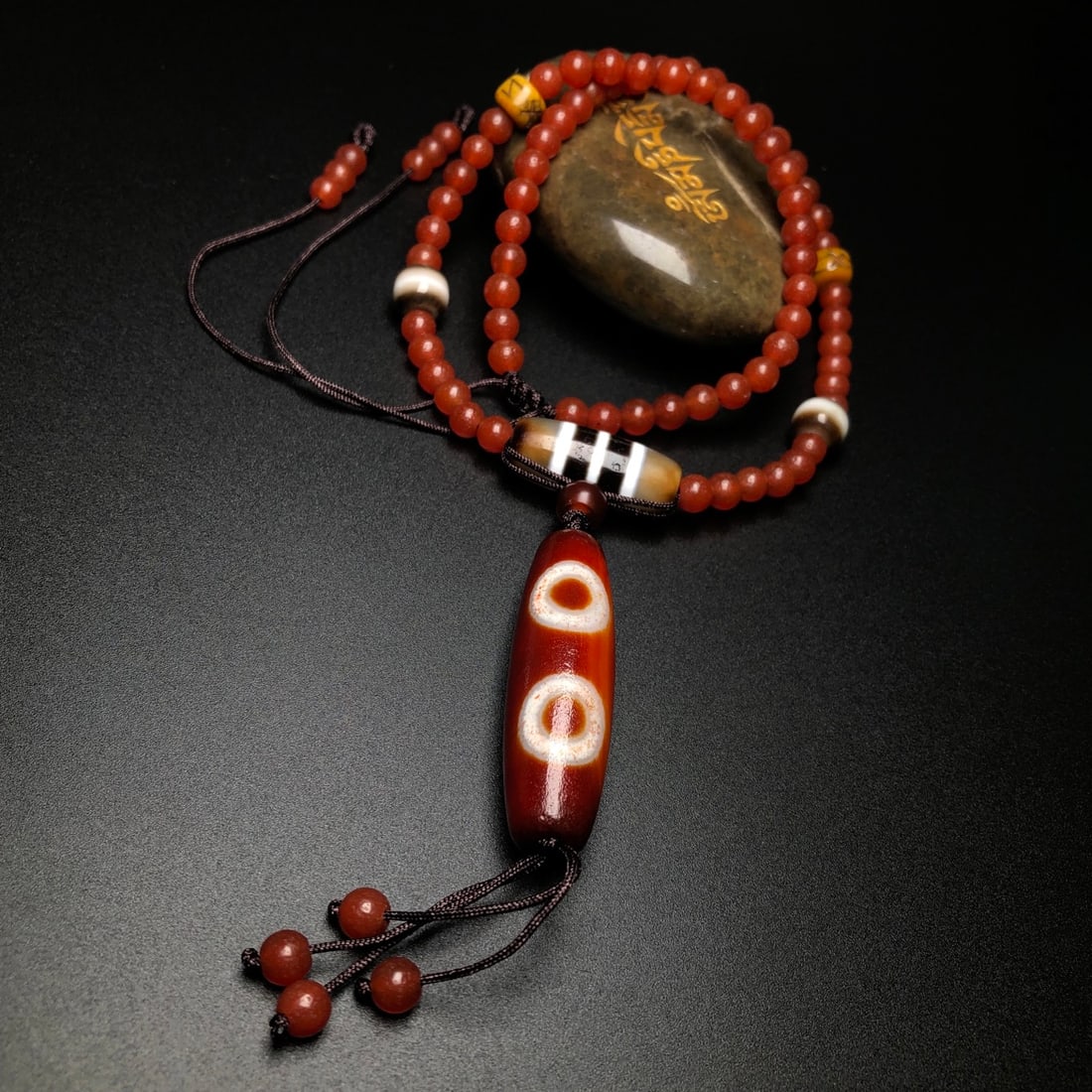 An Exquisite Agate Necklace - 8