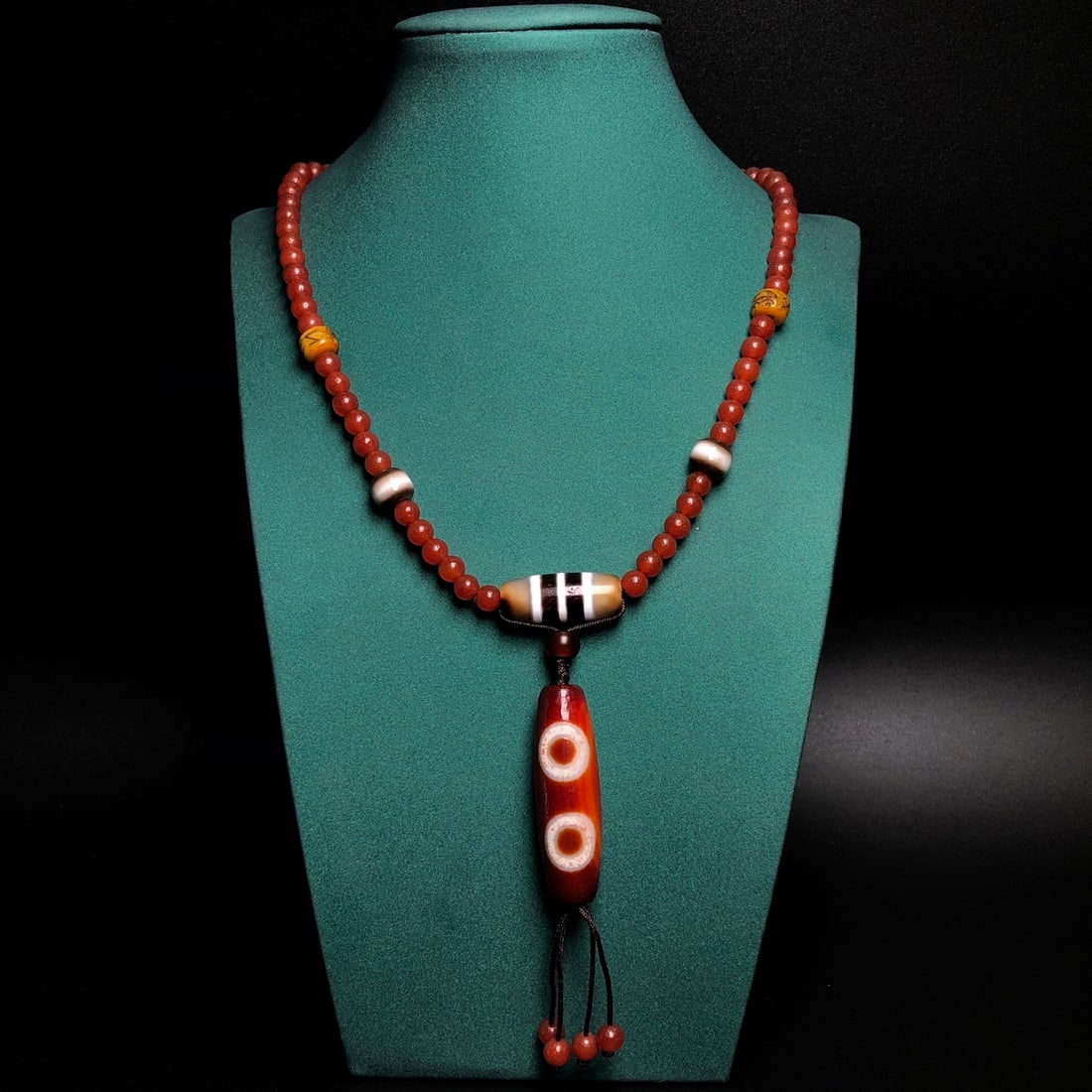 An Exquisite Agate Necklace - 9