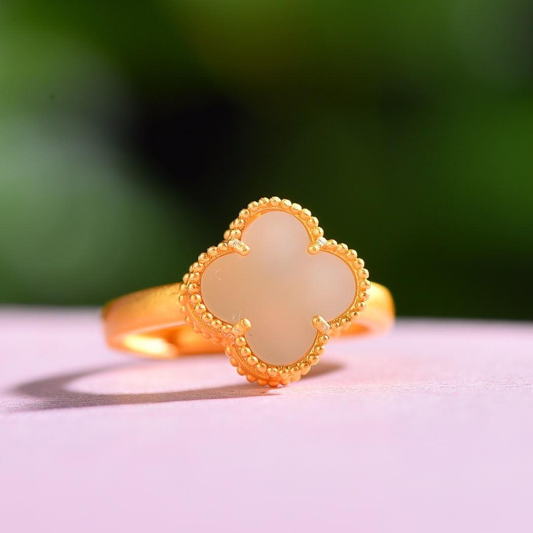 An Exquisite Sterling Silver-Gold Plated Inlaid White Jade Ring: An Exquisite Sterling Silver-Gold Plated Inlaid White Jade Ring,Size:10mmx10mm 纯银镀金镶白玉戒指