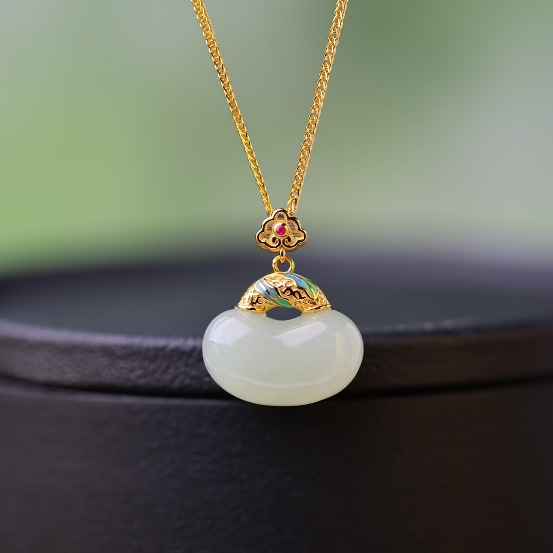 An Exquisite Sterling Silver-Gold Plated Inlaid White Jade Enamel Pendant: An Exquisite Sterling Silver-Gold Plated Inlaid White Jade Enamel Pendant,Size:10mmx18mm 纯银镀金镶白玉珐琅吊坠