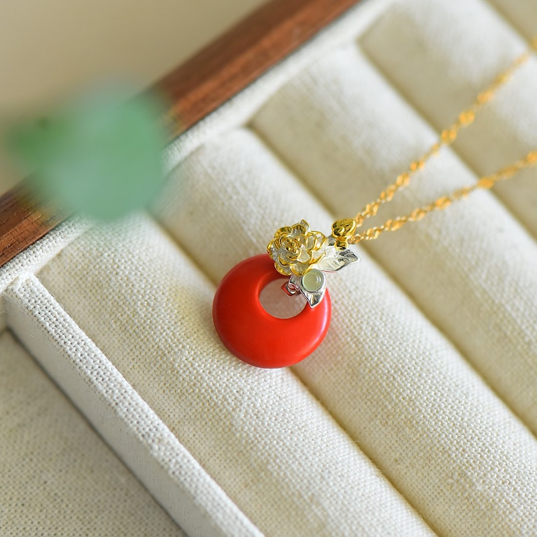 An Exquisite Sterling Silver-Gold Plated Inlaid Cinnabar Pendant: An Exquisite Sterling Silver-Gold Plated Inlaid Cinnabar Pendant,Size:15mmx15mm 寓意:芬芳馥郁,坚韧不拔 