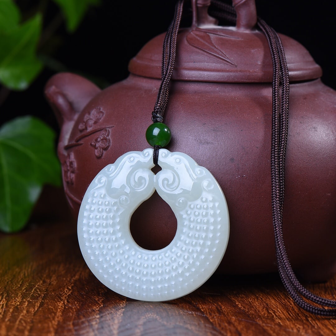 An Exquisite White Jade Dragon Pattern Pendant - 3