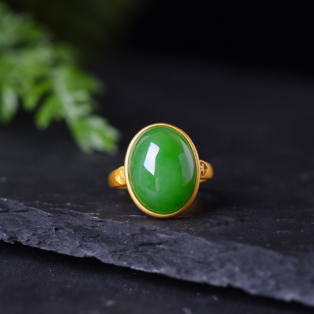 An Exquisite Sterling Silver-Gold Plated Inlaid Jasper Ring: An Exquisite Sterling Silver-Gold Plated Inlaid Jasper Ring,Size:12mmx16mm 纯银镀金镶碧玉戒指