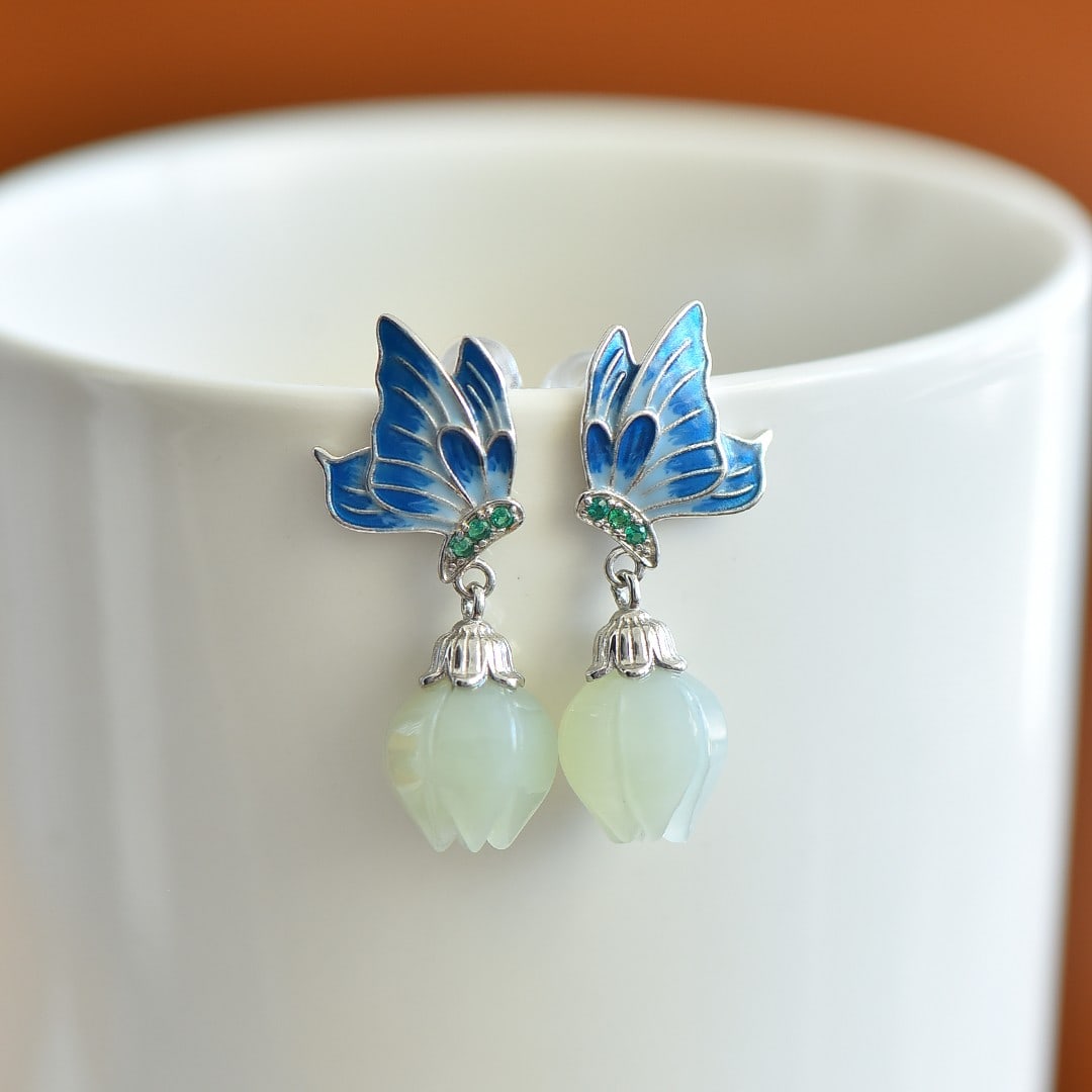 A Pair of Exquisite Sterling Silver Inlaid White Jade Enamel Earrings: A Pair of Exquisite Sterling Silver Inlaid White Jade Enamel Earrings,Size:11mmx11mm 一对纯银镶白玉珐琅耳环