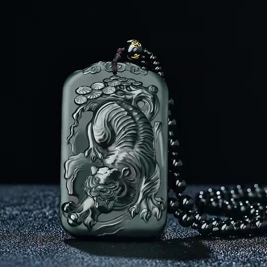 An Exquisite Sapphire Landscape and Tiger Pattern Pendant: An Exquisite Sapphire Landscape and Tiger Pattern Pendant,Size:40mmx68mm (寓意)不怒而威,高贵霸气 吉祥,权利,尊&