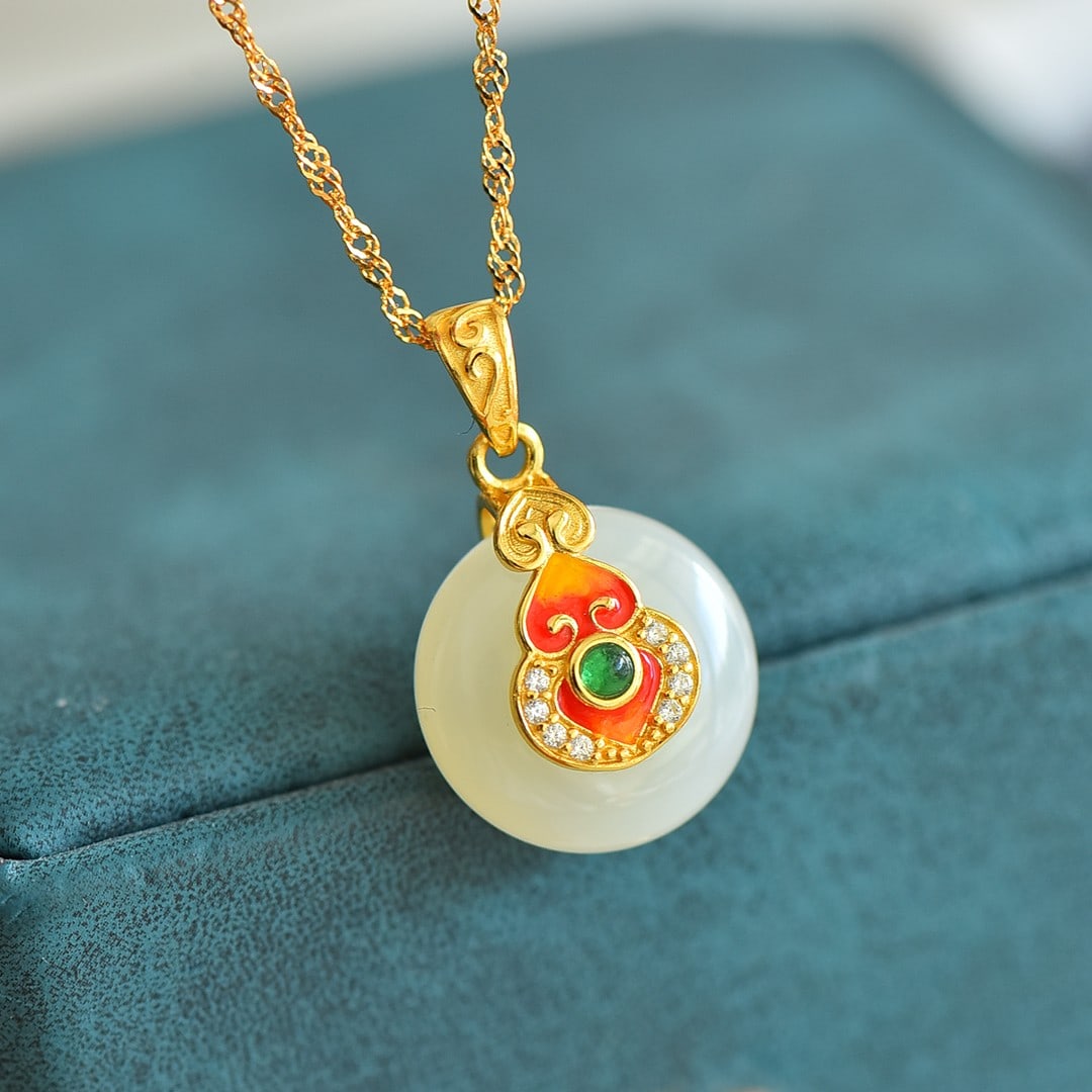 An Exquisite Sterling Silver-Gold Plated Inlaid White Jade Enamel Pendant,Inlaid Diamonds: An Exquisite Sterling Silver-Gold Plated Inlaid White Jade Enamel Pendant,Inlaid Diamonds,Size:14mmx14mm 纯银镀金镶白玉珐琅吊坠,॔