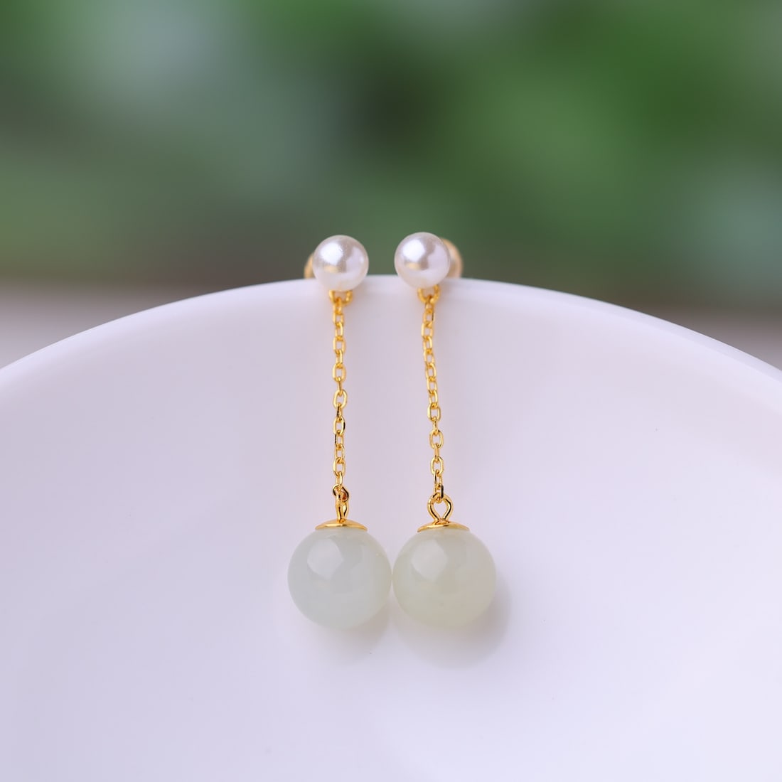 A Pair of Exquisite Sterling Silver-Gold Plated Inlaid White Jade Earrings,Inlaid Pearls: A Pair of Exquisite Sterling Silver-Gold Plated Inlaid White Jade Earrings,Inlaid Pearls,Size:10mmx10mm 