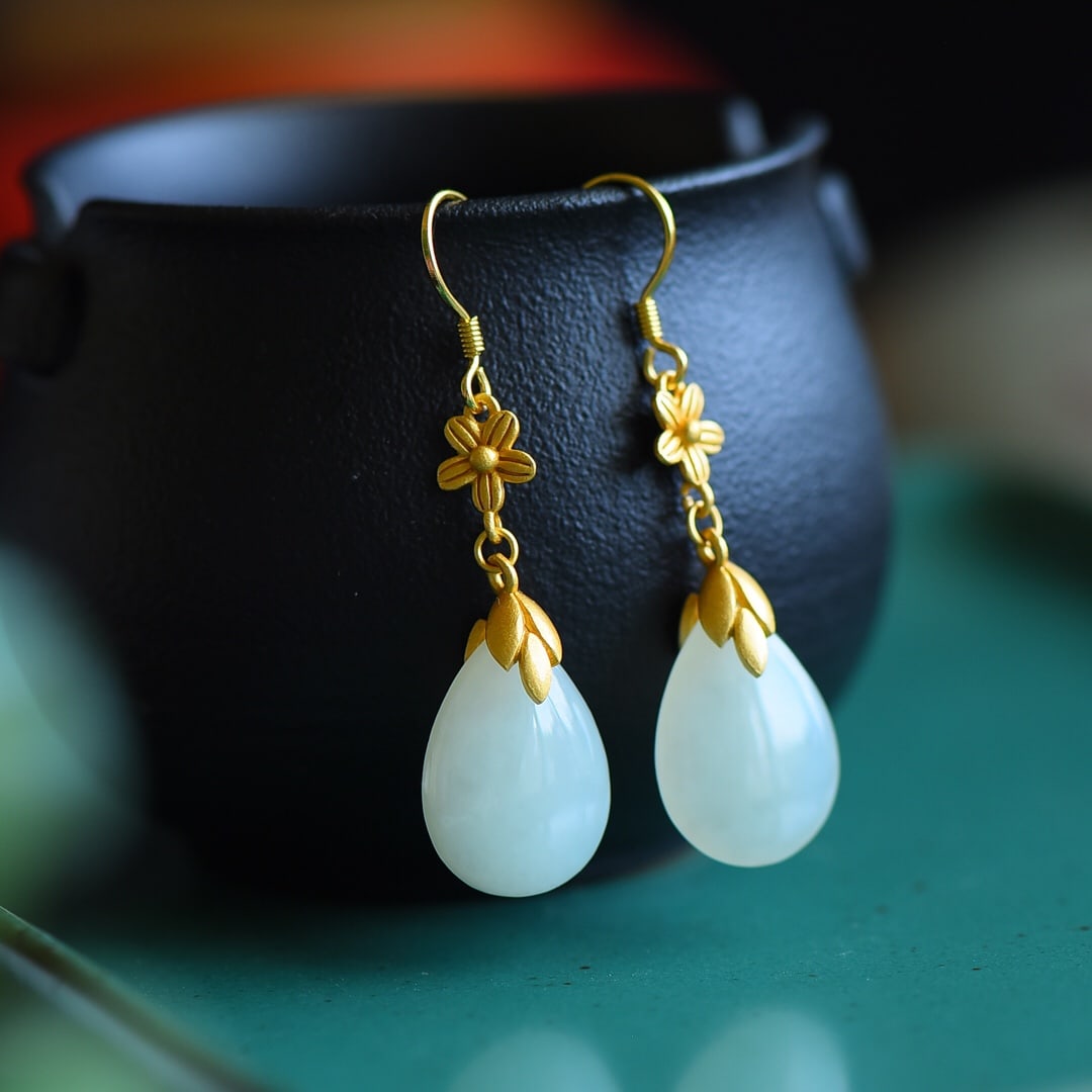 A Pair of Exquisite Sterling Silver-Gold Plated Inlaid White Jade Earrings: A Pair of Exquisite Sterling Silver-Gold Plated Inlaid White Jade Earrings,Size:13mmx18mm 一对纯银镀金镶白玉耳环