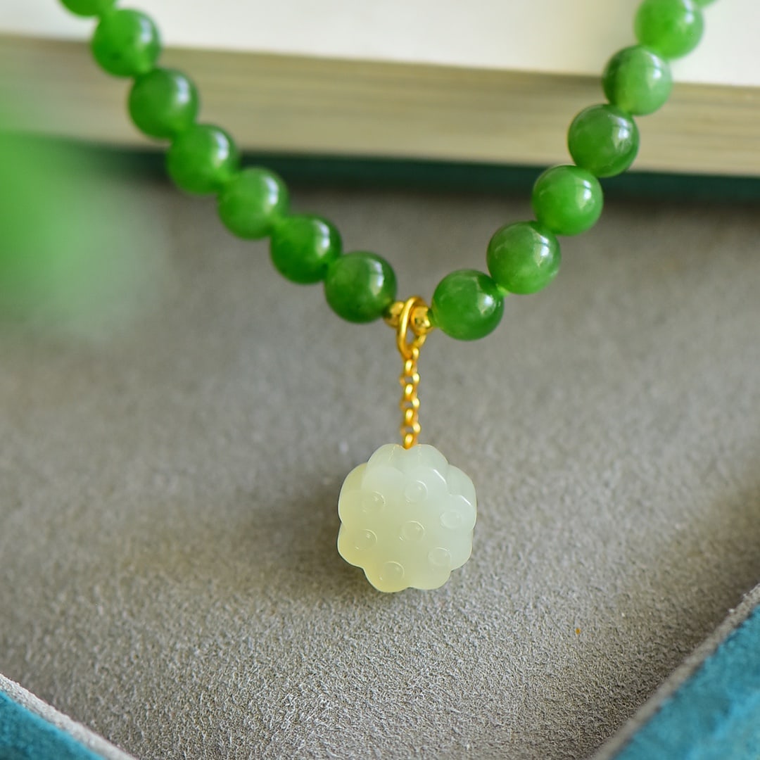 An Exquisite Jasper White Jade Bracelets - 4