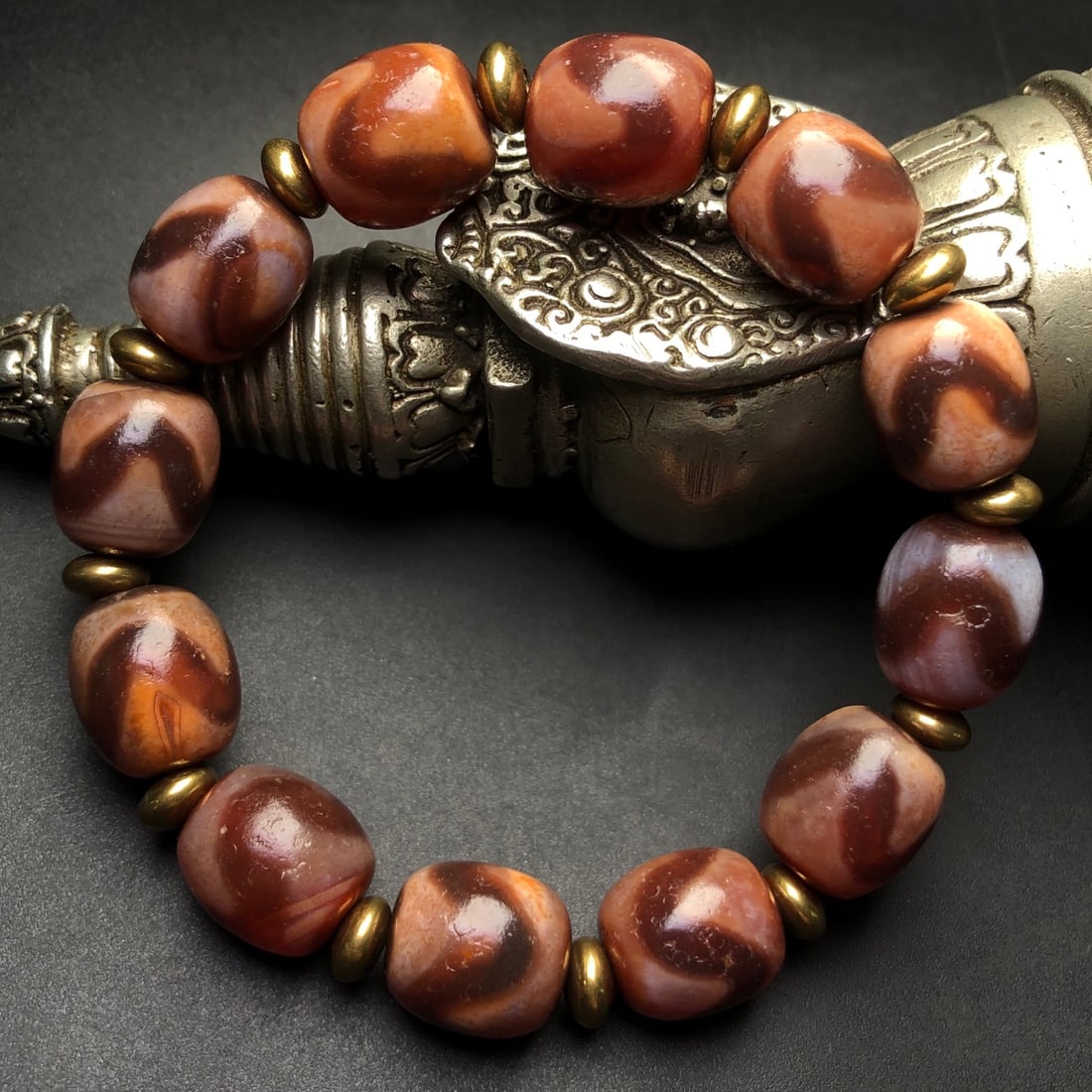 An Exquisite Dzi Bead Bracelets: An Exquisite Dzi Bead Bracelets,Size:16mmx14mm 天珠手串