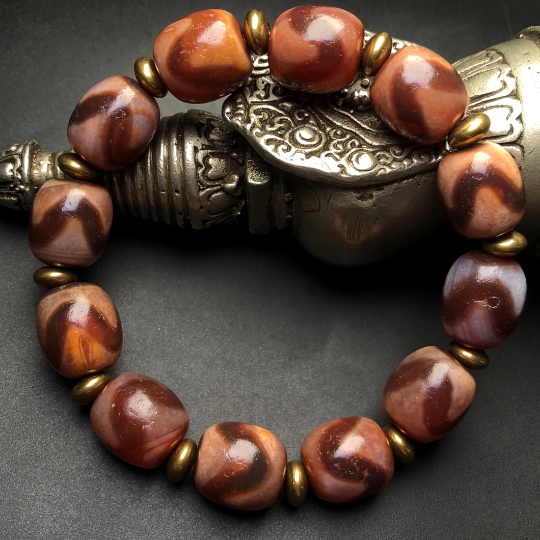 An Exquisite Dzi Bead Bracelets - 3