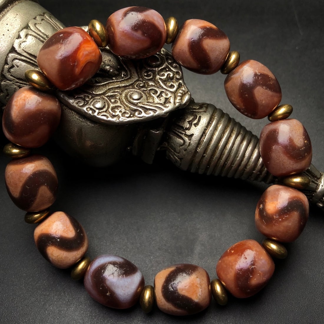 An Exquisite Dzi Bead Bracelets - 6