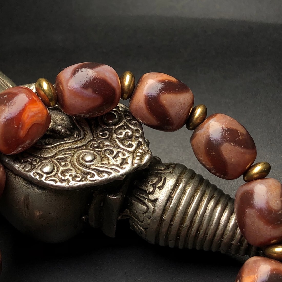 An Exquisite Dzi Bead Bracelets - 7