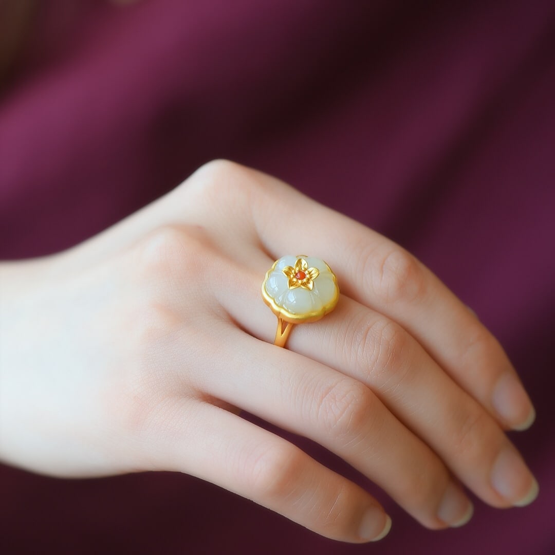 An Exquisite Sterling Silver-Gold Plated Inlaid White Jade Ring: An Exquisite Sterling Silver-Gold Plated Inlaid White Jade Ring,Size:15mmx15mm 纯银镀金镶白玉戒指