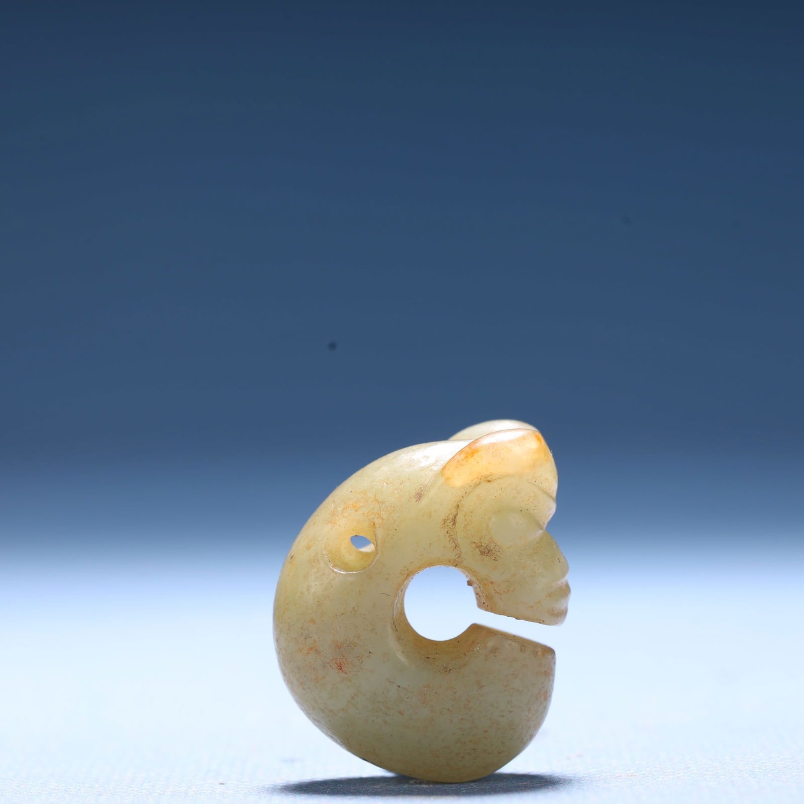 An Archaic Hongshan Culture White Jade Pig and Dragon Pendant: An Archaic Hongshan Culture White Jade Pig and Dragon Pendant,Ancient Time,China,Size:0.9inx0.5inx1.1in,Weight:16.1g 红山文化白玉猪龙挂件,&#