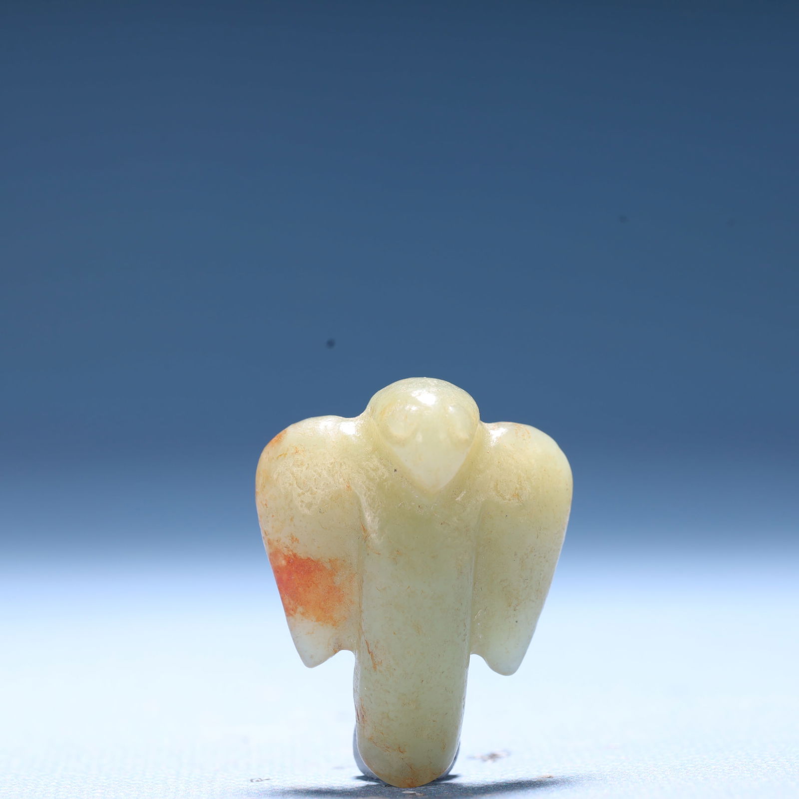 An Archaic Hongshan Culture White Jade Bird Pendant: An Archaic Hongshan Culture White Jade Bird Pendant,Ancient Time,China,Size:1.1inx1.4inx0.5in,Weight:13.5g 红山文化白玉鸟挂件,中国