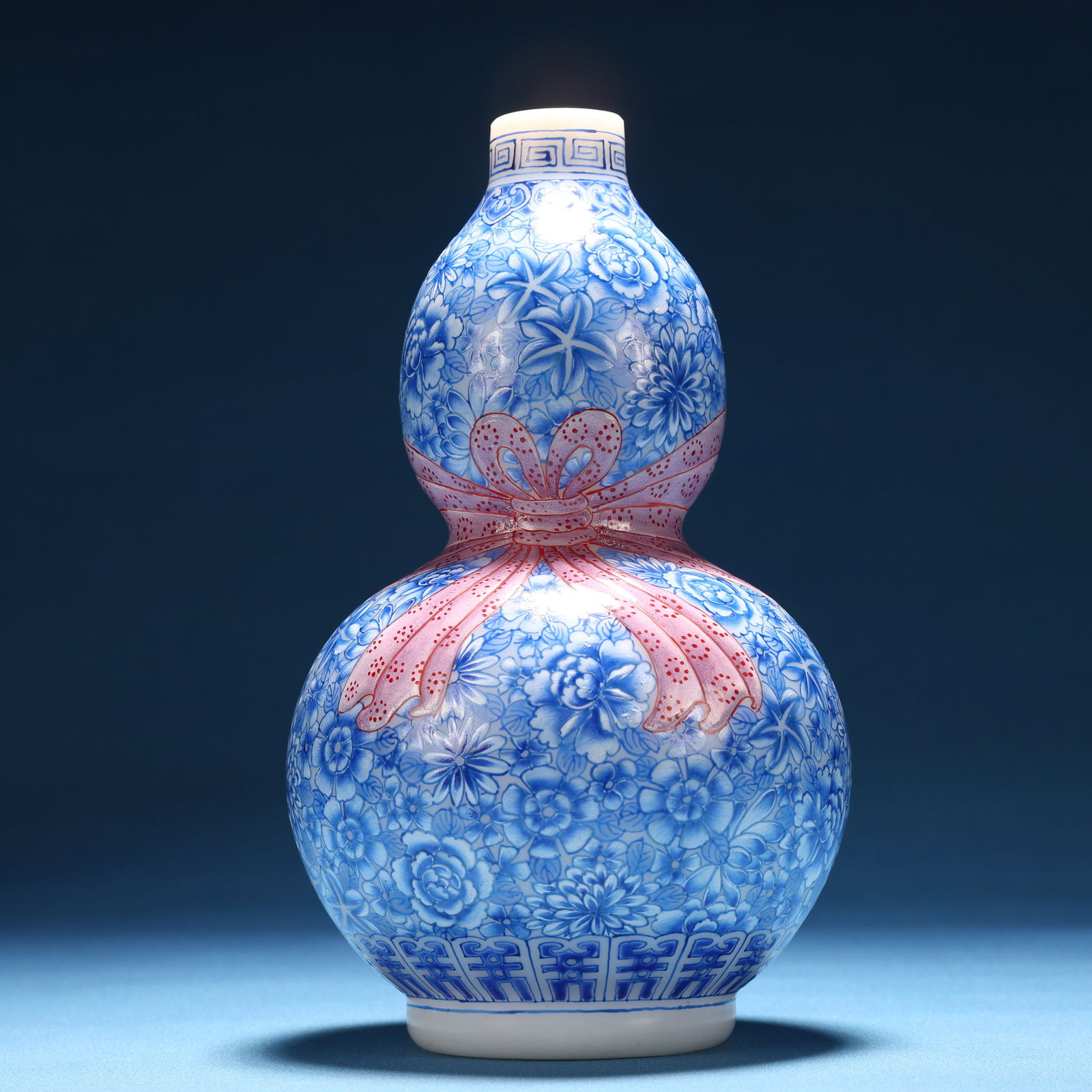 A Fine Glass Painted Enamel Flower Pattern Gourd-Shaped Vase: A Fine Glass Painted Enamel Flower Pattern Gourd-Shaped Vase,Qing Dynasty, China,Yongzheng Four-character Mark,Size:3.9inx7.1in 料器画珐琅花卉纹葫