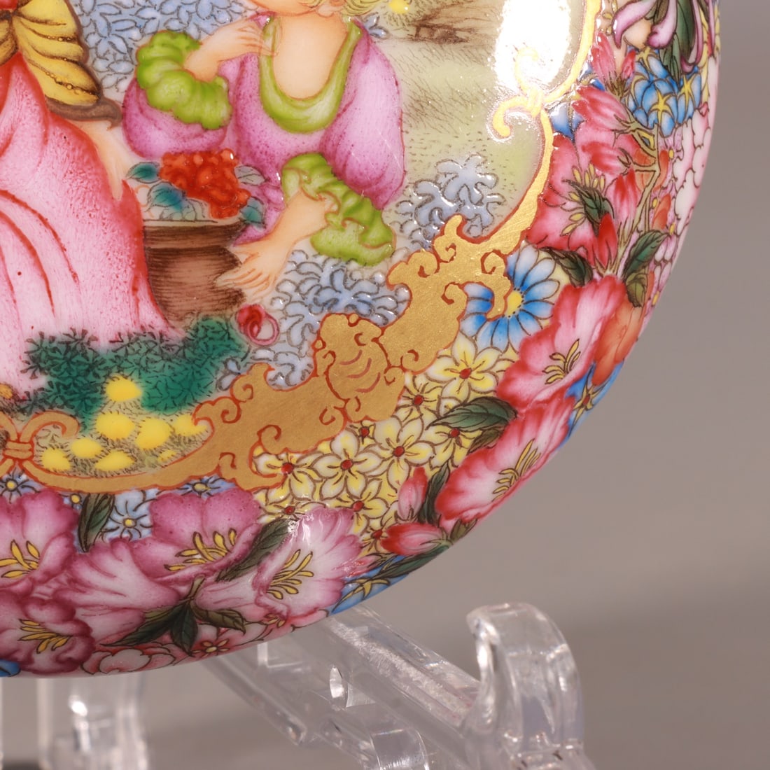 A Exquisite Enamel Iron-Red Figures Pattern Box - 8