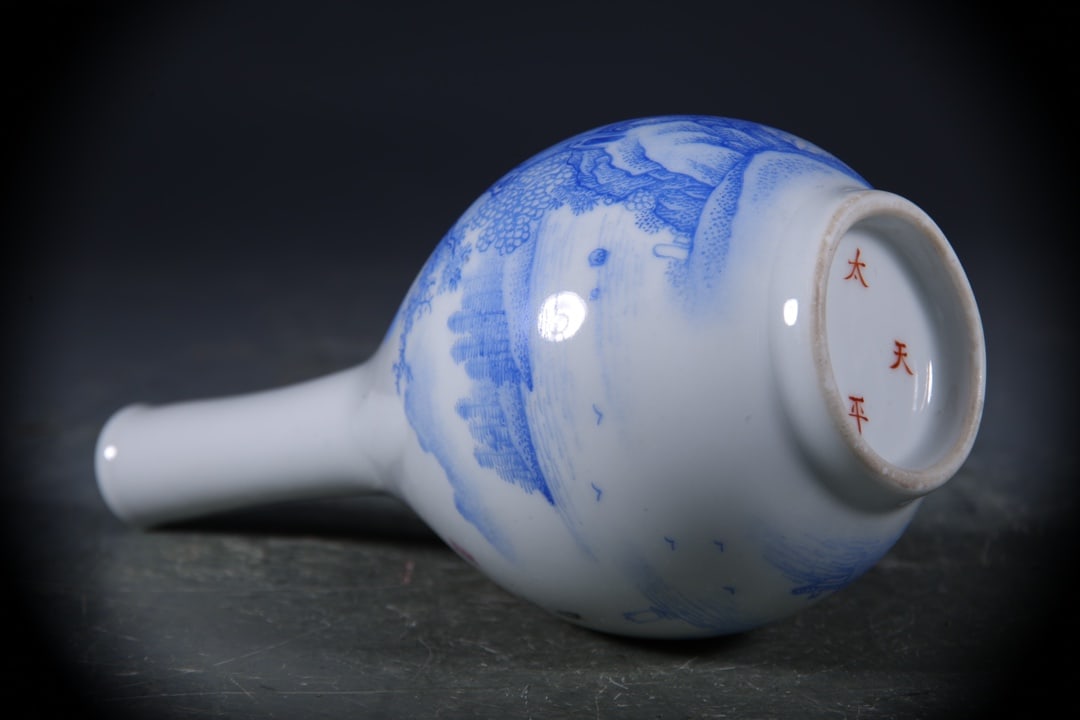 Blue and White Landscape Pattern Vase - 8