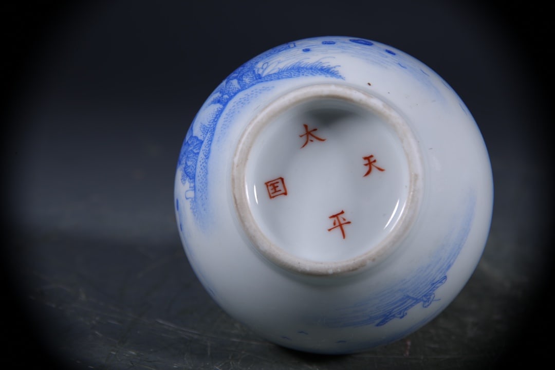 Blue and White Landscape Pattern Vase - 9