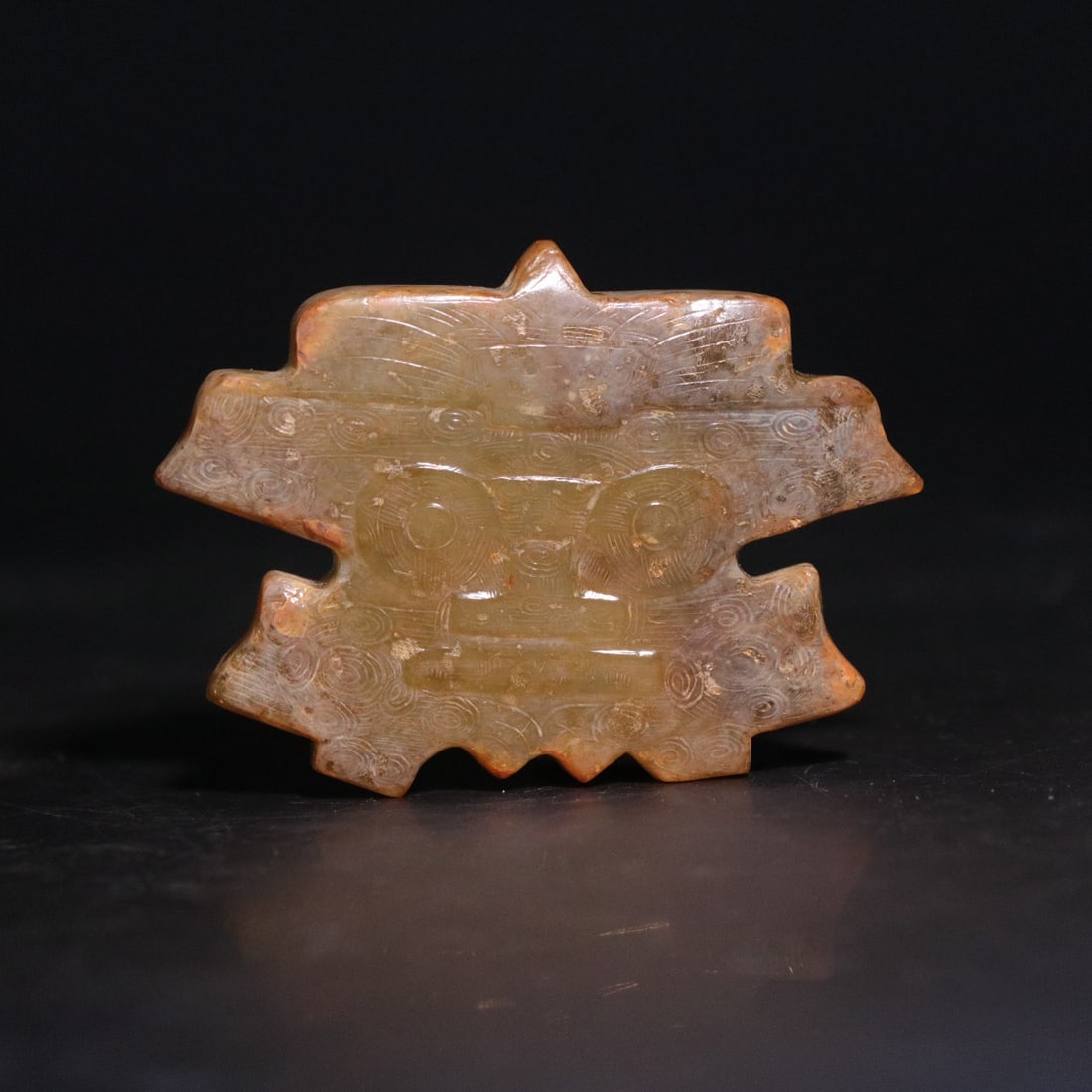 A Exquisite Gaogu Jade Human Face Pattern Ornament: A Exquisite Gaogu Jade Human Face Pattern Ornament,Ancient Time, China,Size:2.4inx1.7inx0.3in,Weight:35.1g 